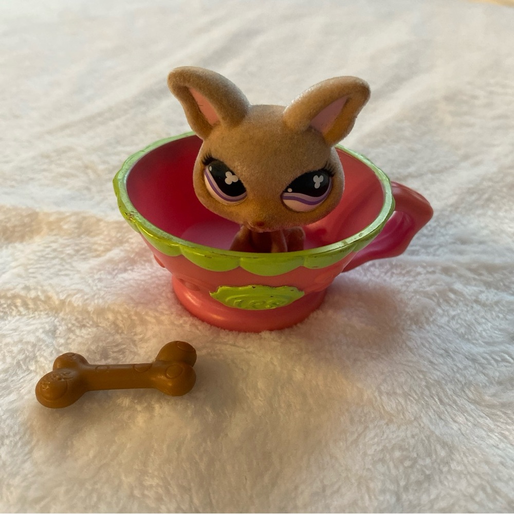 CHIHUAHUA #461 Littlest Pet Shop Hasbro LPS Brown Flocked With Teacup And Treat